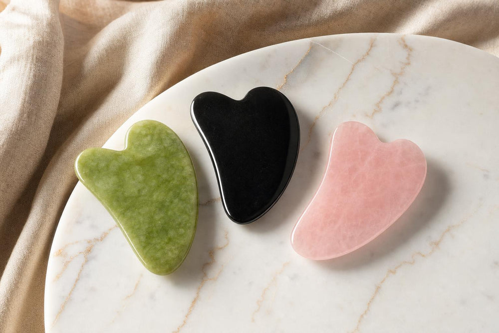 Tres piedras gua sha corazon: jade verde, obsidiana negra, cuarzo rosa